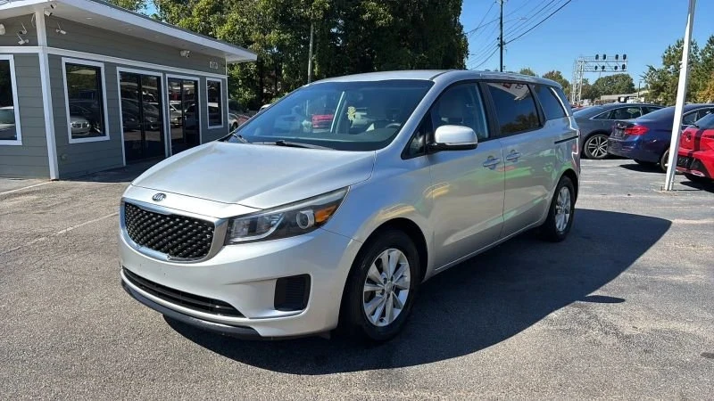 2017 Kia Carnival - Image 7 of 20