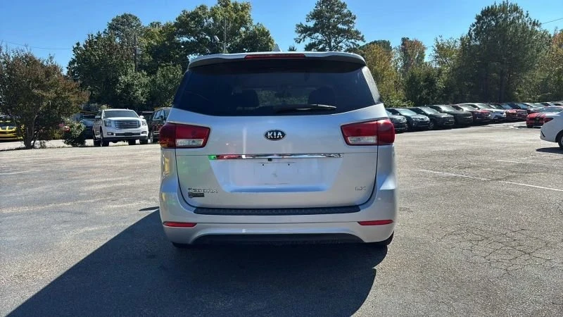 2017 Kia Carnival - Image 4 of 20