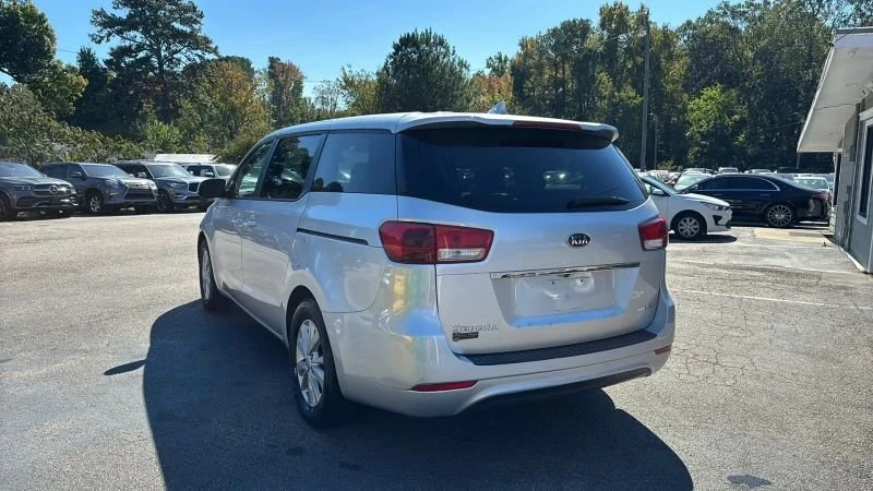 2017 Kia Carnival - Image 5 of 20
