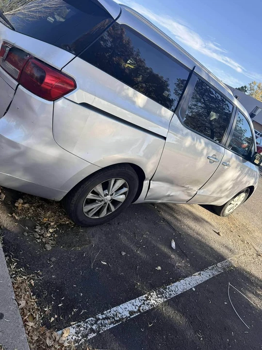 2017 Kia Carnival - Image 4 of 8