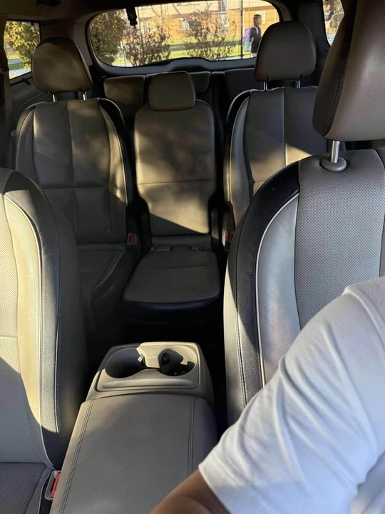 2017 Kia Carnival - Image 5 of 8