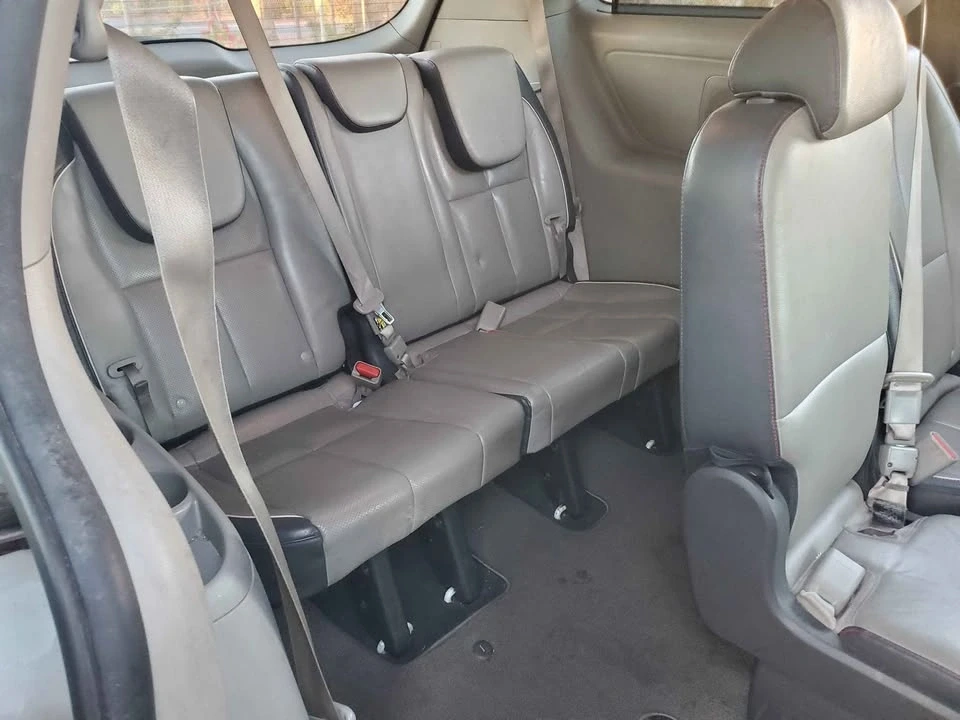 2017 Kia Carnival - Image 8 of 14