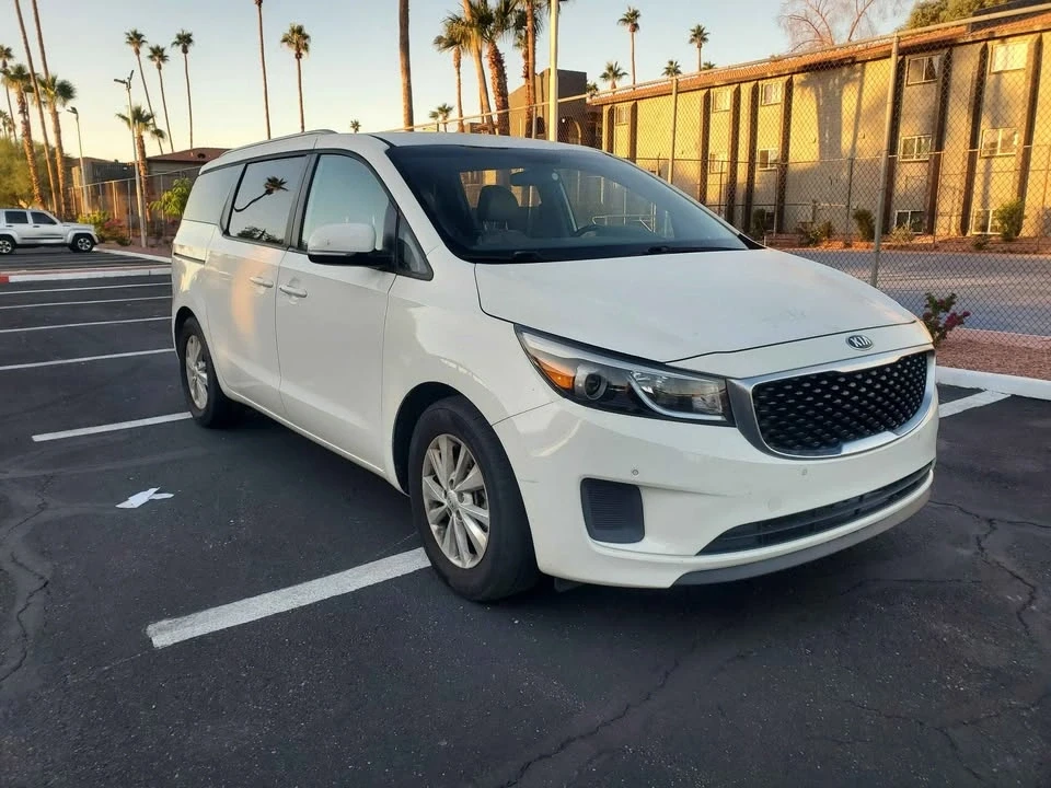 2017 Kia Carnival - Image 3 of 14