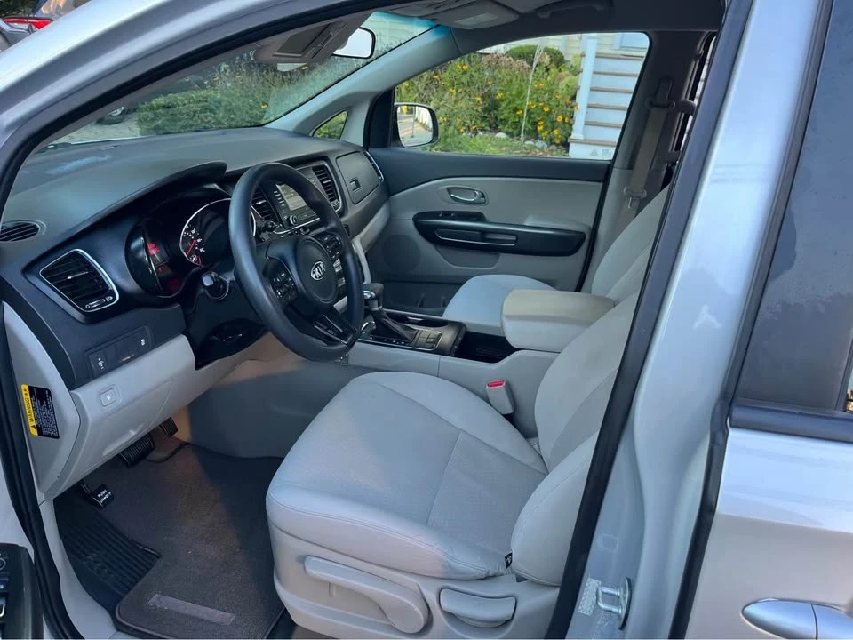 2017 Kia Carnival - Image 3 of 13