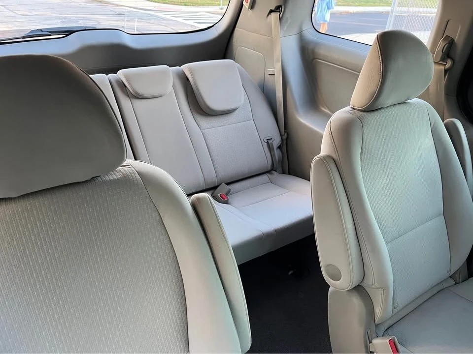 2017 Kia Carnival - Image 8 of 13