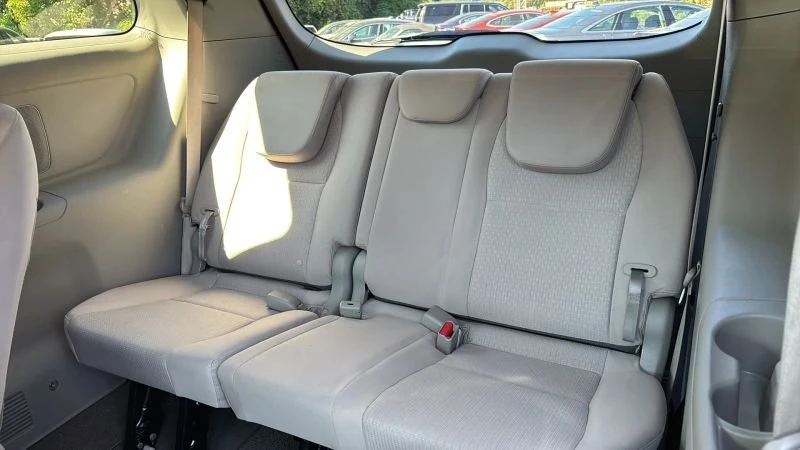 2017 Kia Carnival - Image 14 of 19