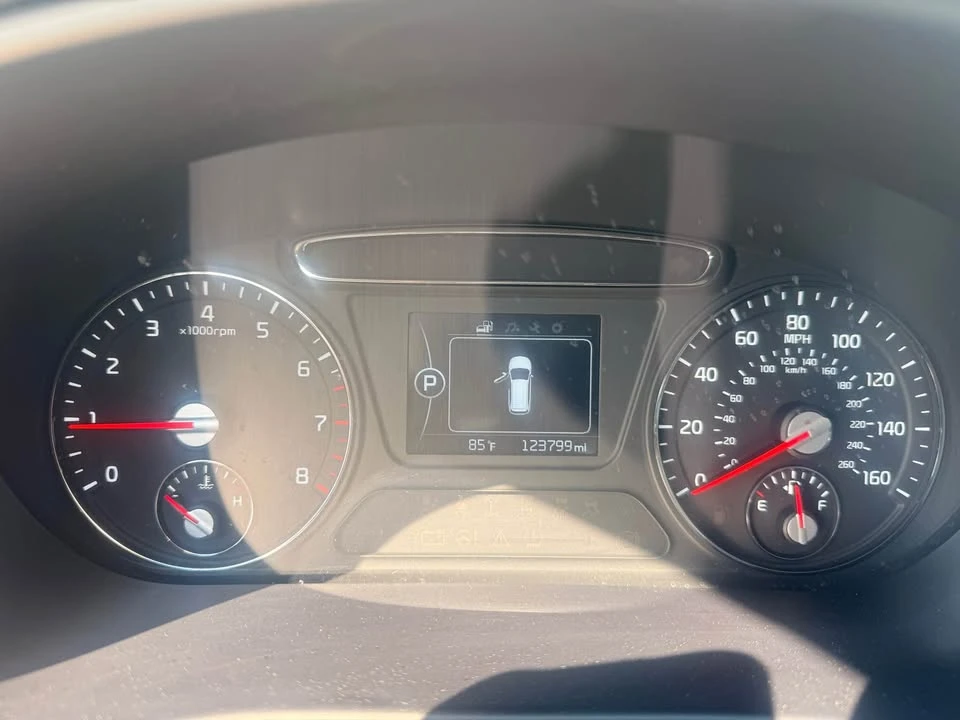 2017 Kia Sorento - Image 8 of 10