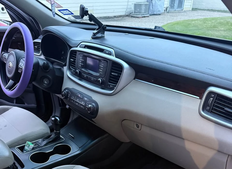2017 Kia Sorento - Image 4 of 9