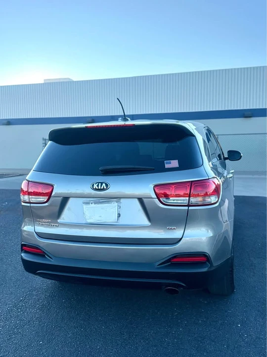 2017 Kia Sorento - Image 5 of 19