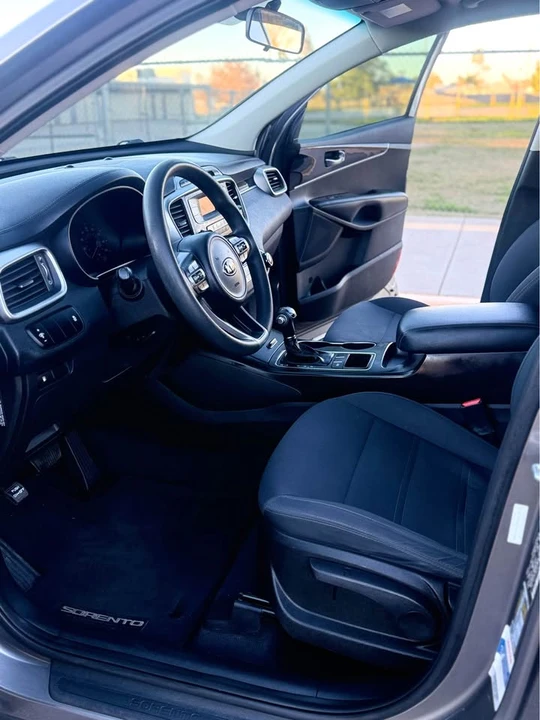 2017 Kia Sorento - Image 9 of 19
