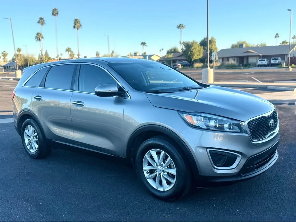 2017 Kia Sorento - Image 3 of 19