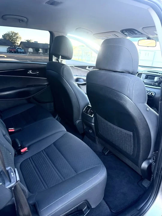 2017 Kia Sorento - Image 14 of 19