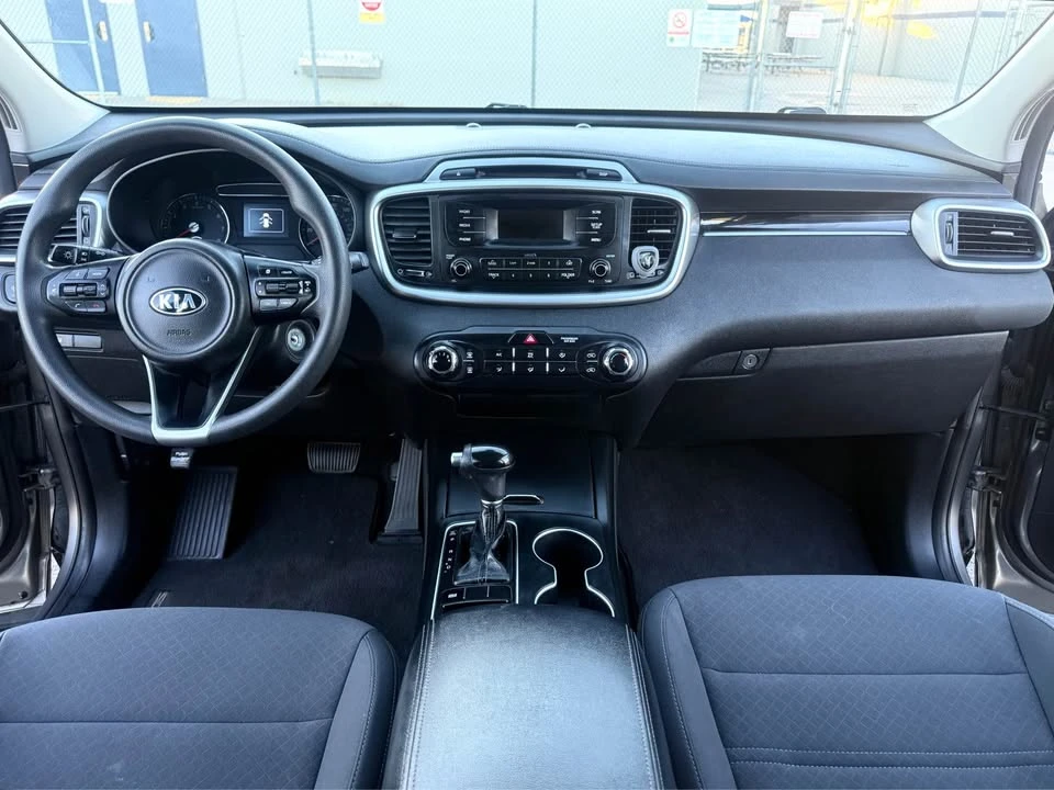 2017 Kia Sorento - Image 15 of 19