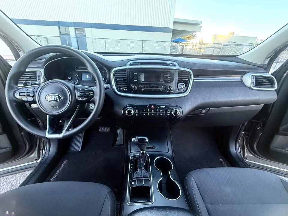 2017 Kia Sorento - Image 13 of 19