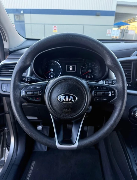 2017 Kia Sorento - Image 11 of 19