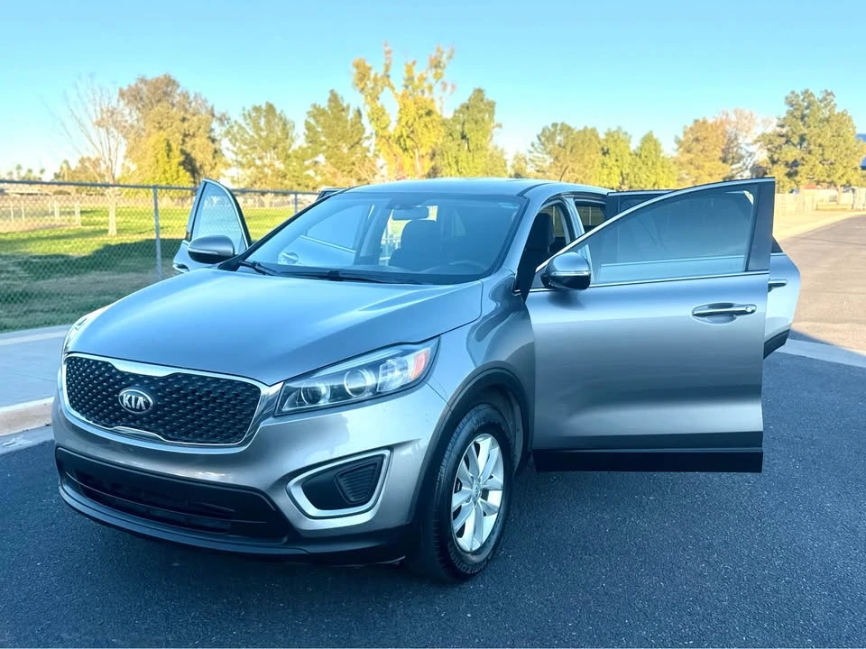 2017 Kia Sorento - Image 18 of 19