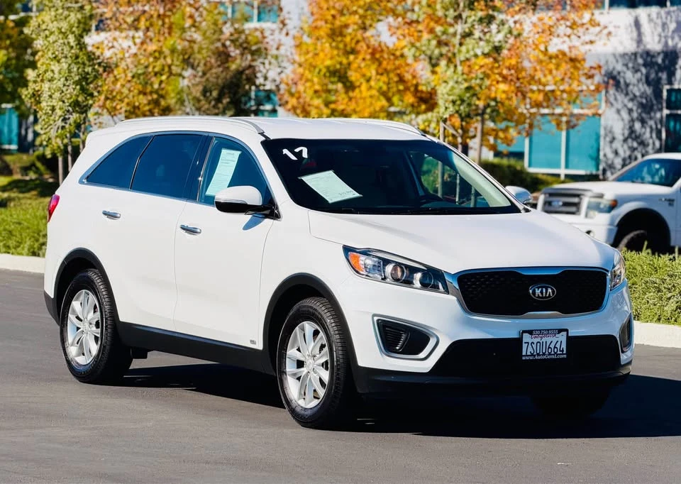 2017 Kia Sorento - Image 3 of 18