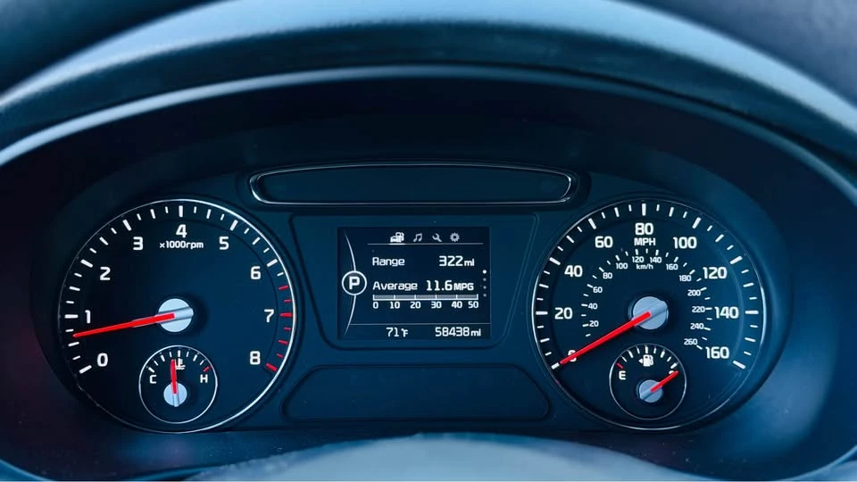 2017 Kia Sorento - Image 8 of 18