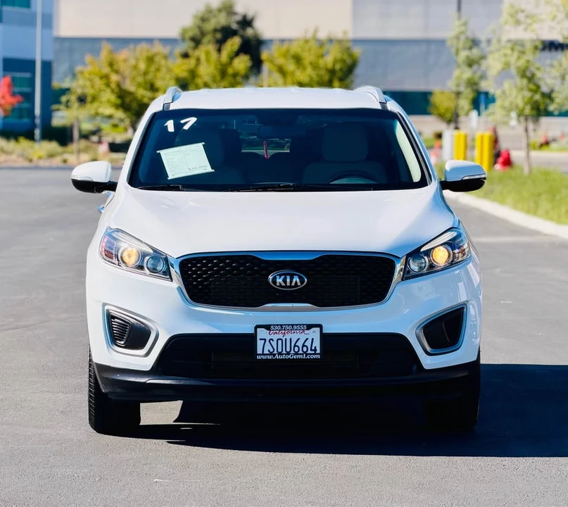 2017 Kia Sorento - Image 2 of 18