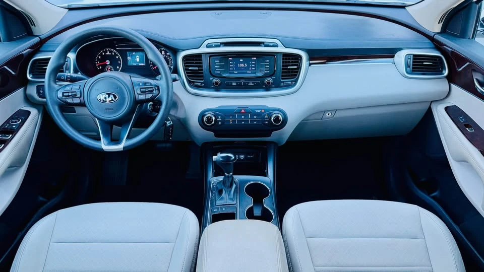 2017 Kia Sorento - Image 11 of 18