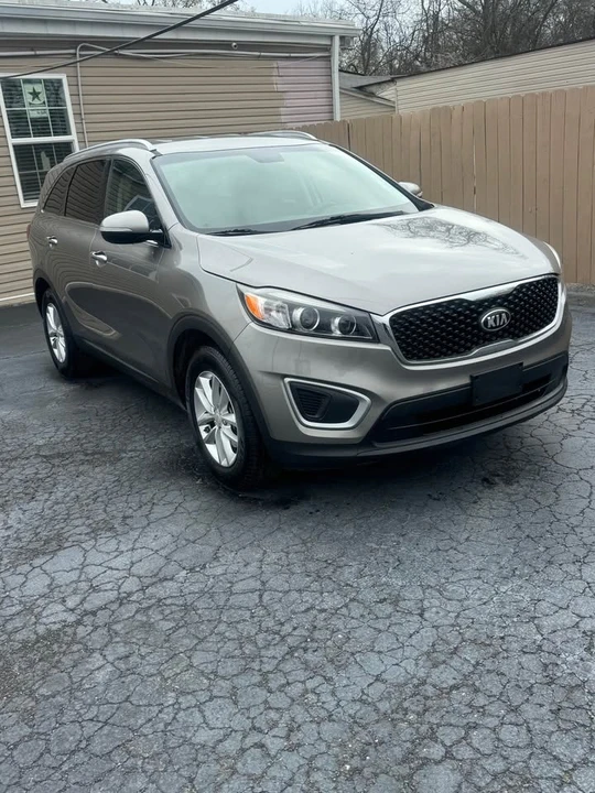 2017 Kia Sorento - Image 2 of 10