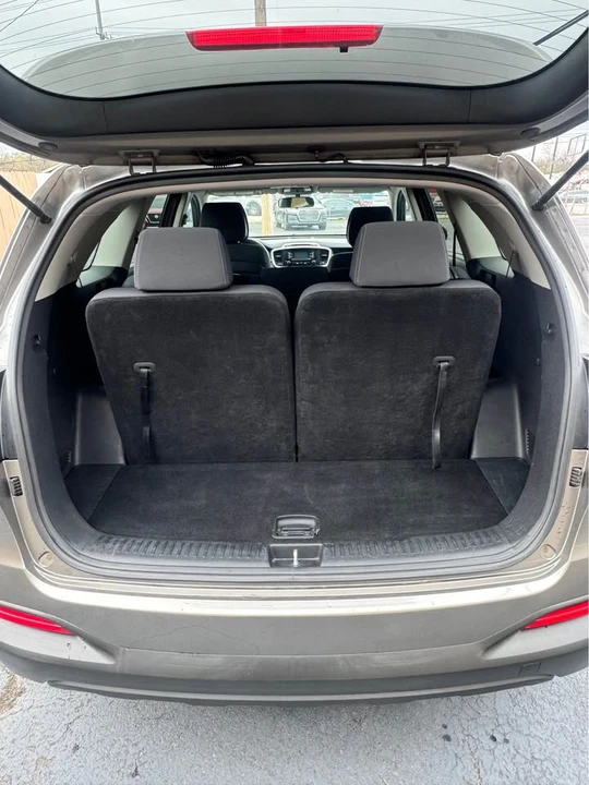 2017 Kia Sorento - Image 4 of 10