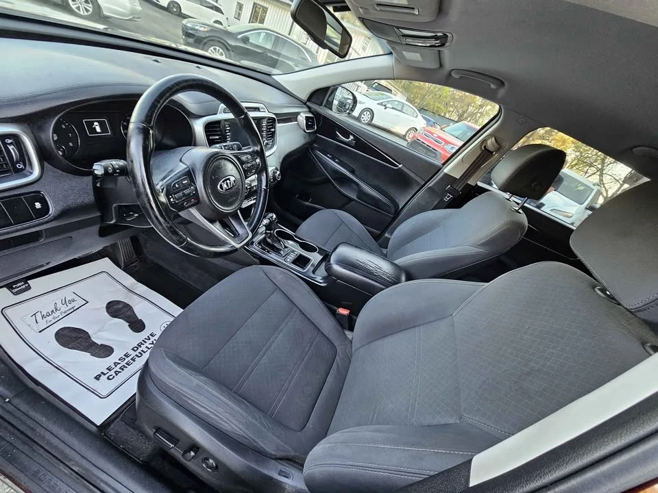 2017 Kia Sorento - Image 13 of 19