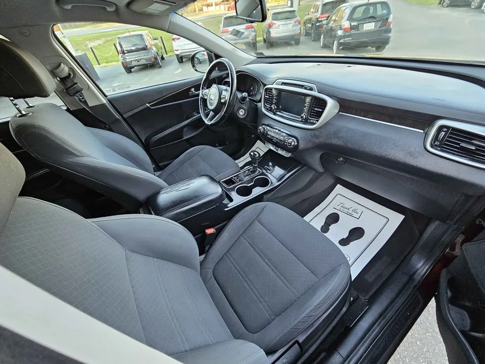 2017 Kia Sorento - Image 15 of 19