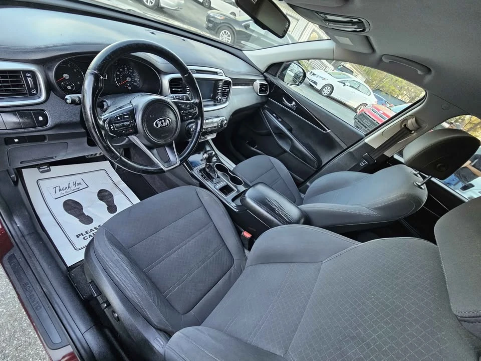 2017 Kia Sorento - Image 11 of 19