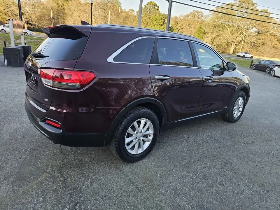2017 Kia Sorento - Image 7 of 19