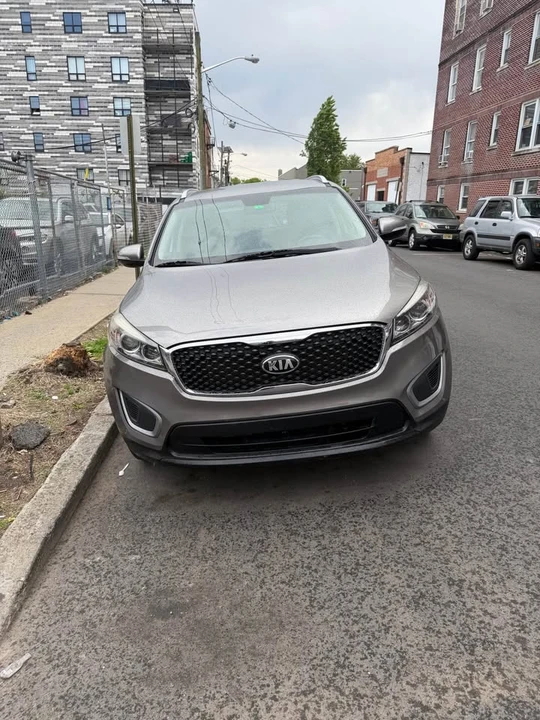 2017 Kia Sorento - Image 9 of 15