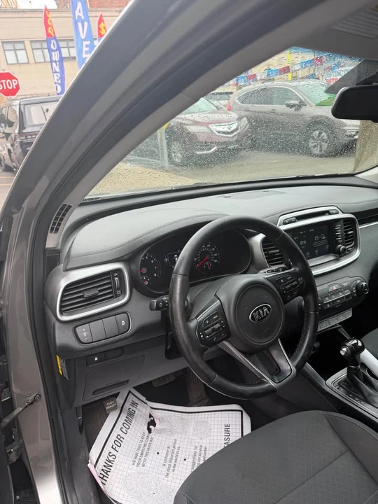 2017 Kia Sorento - Image 4 of 15