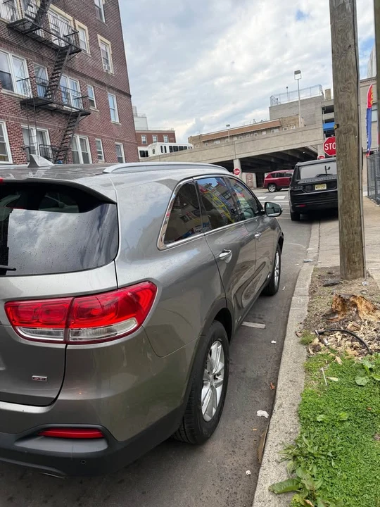 2017 Kia Sorento - Image 6 of 15