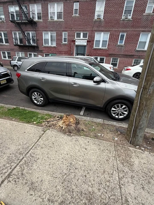 2017 Kia Sorento - Image 12 of 15