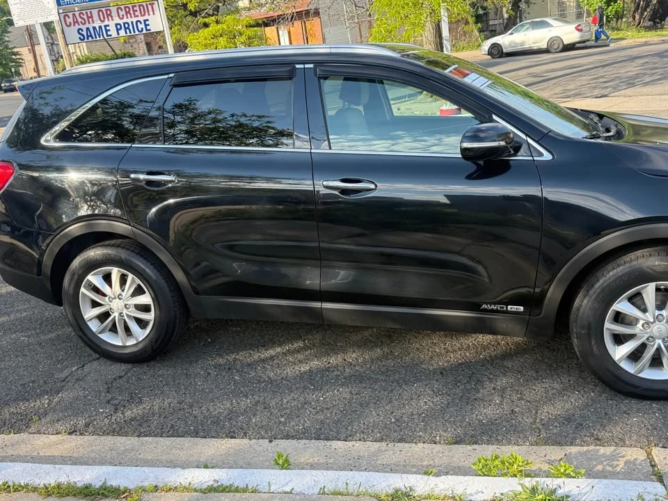 2017 Kia Sorento - Image 2 of 4