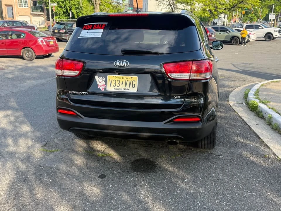 2017 Kia Sorento - Image 3 of 4