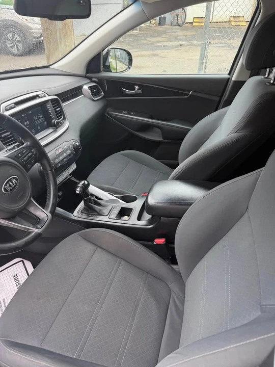 2017 Kia Sorento - Image 8 of 15
