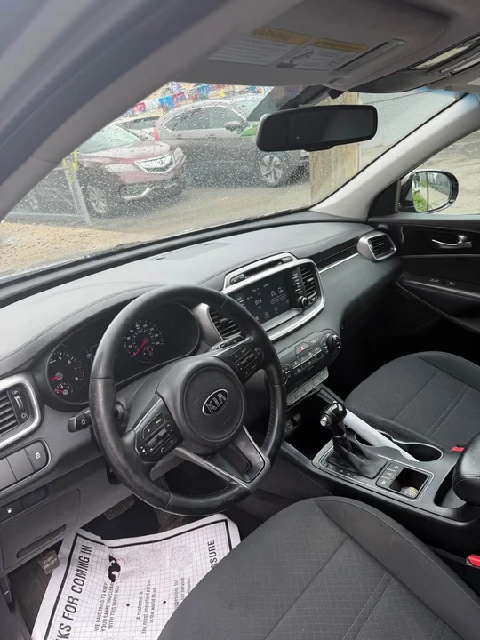 2017 Kia Sorento - Image 5 of 15
