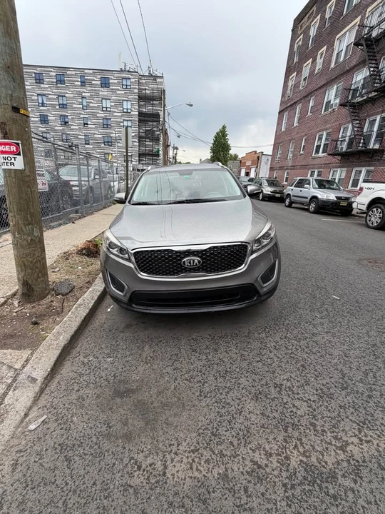 2017 Kia Sorento - Image 13 of 15