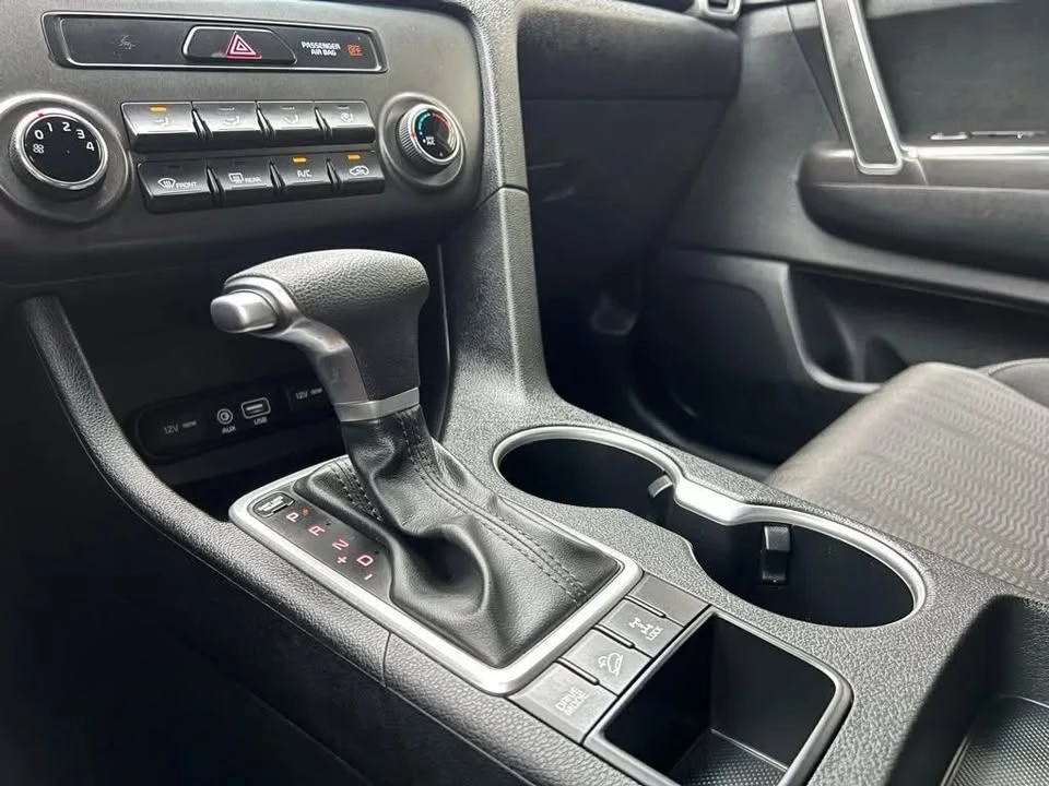 2017 Kia Sportage - Image 9 of 15