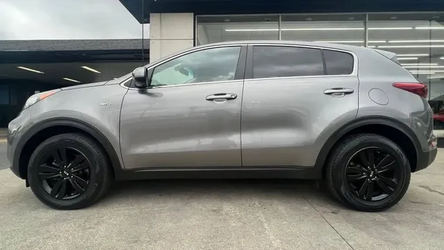 2017 Kia Sportage - Image 2 of 15