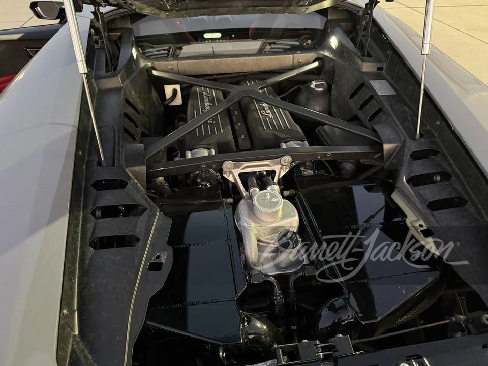 2017 Lamborghini Huracan LP580-2 - Image 7 of 31