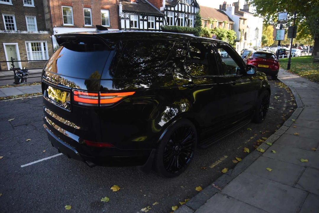 2017 Land Rover Discovery 5th Gen - Image 8 of 31