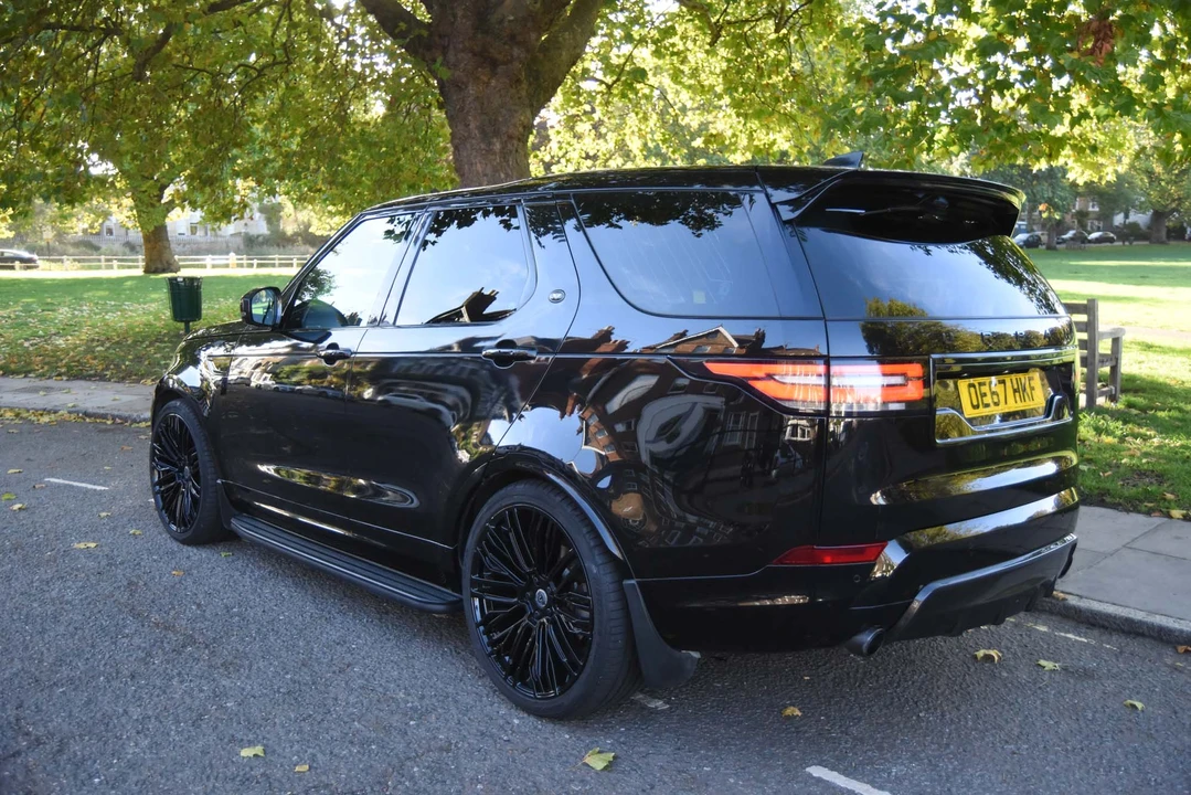 2017 Land Rover Discovery 5th Gen - Image 6 of 31