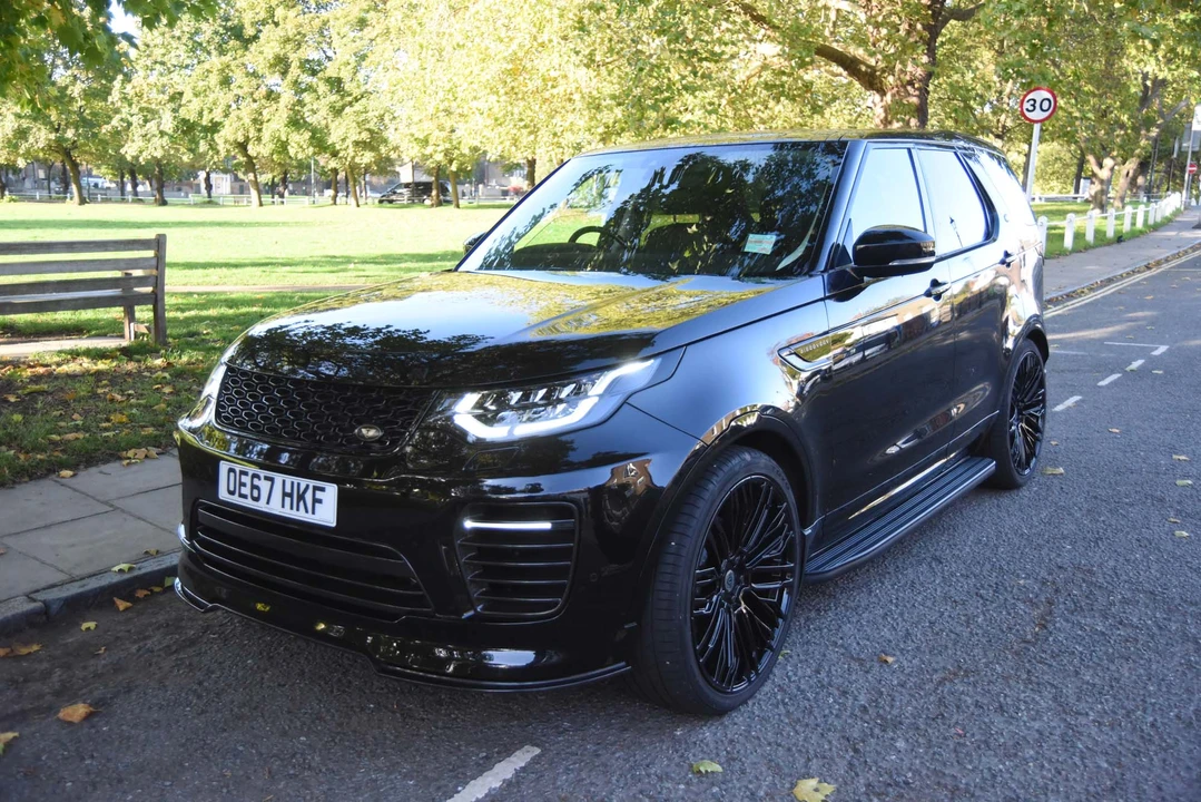 2017 Land Rover Discovery 5th Gen - Image 4 of 31