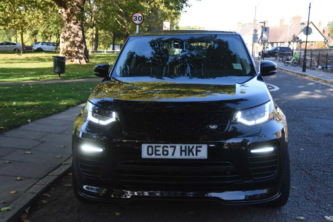 2017 Land Rover Discovery 5th Gen - Image 3 of 31