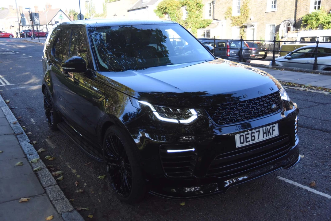 2017 Land Rover Discovery 5th Gen - Image 9 of 31