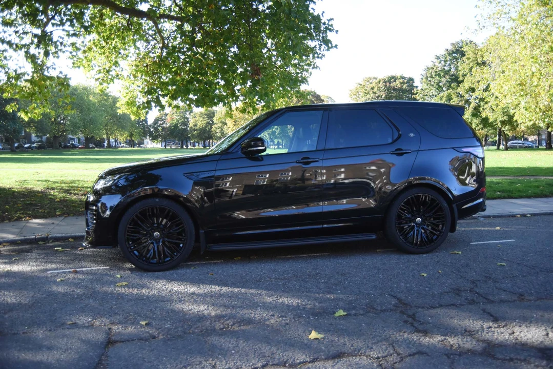 2017 Land Rover Discovery 5th Gen - Image 5 of 31