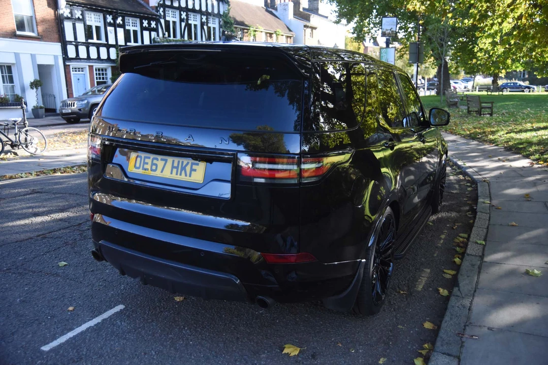 2017 Land Rover Discovery 5th Gen - Image 14 of 31
