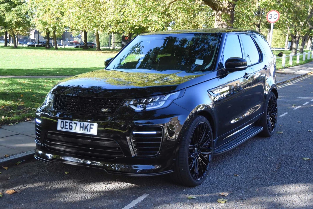 2017 Land Rover Discovery 5th Gen - Image 2 of 31
